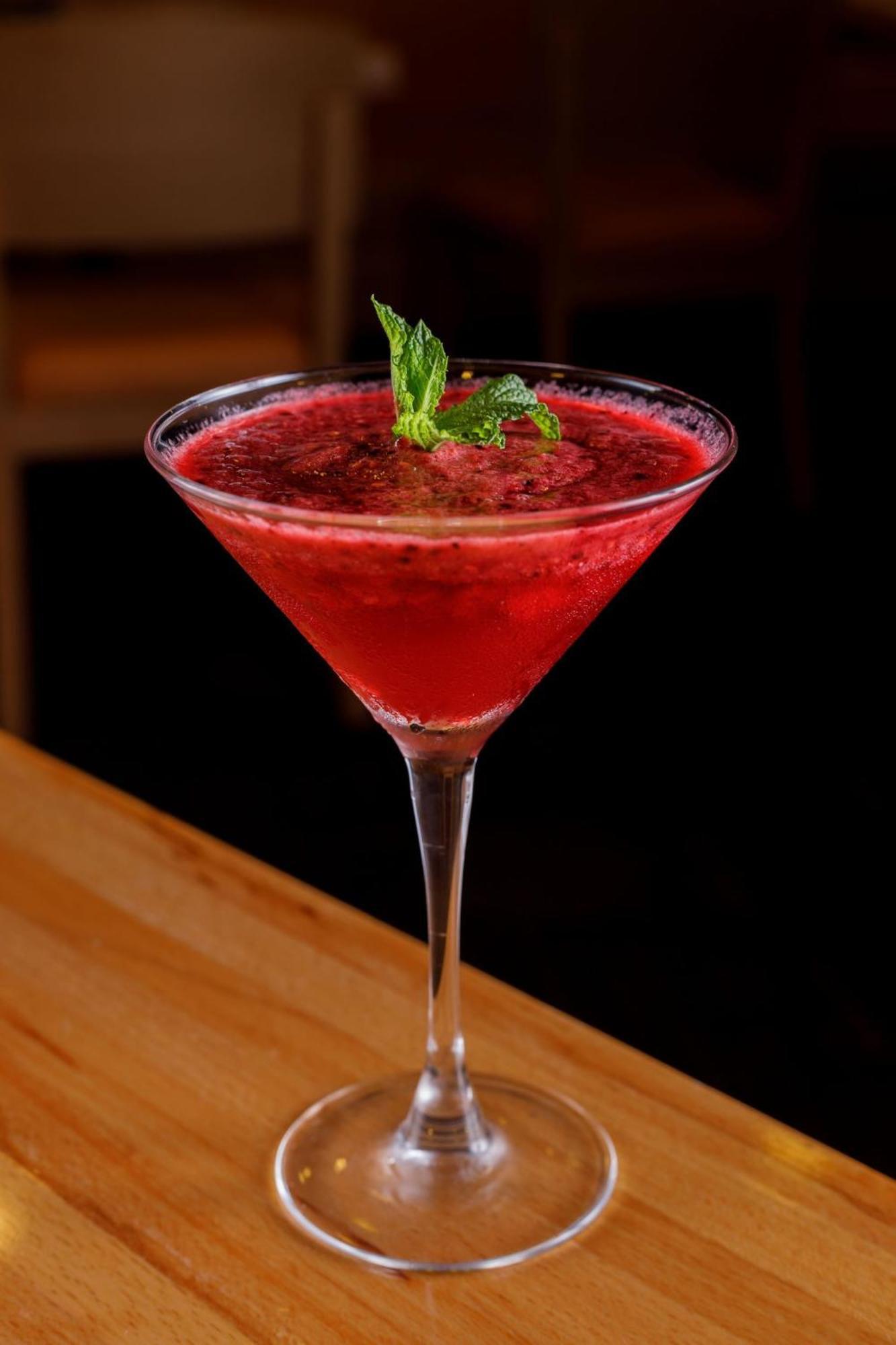 Camino Real Santa Fe Hotel Mexico-stad Buitenkant foto A cosmopolitan garnished with a sprig of mint